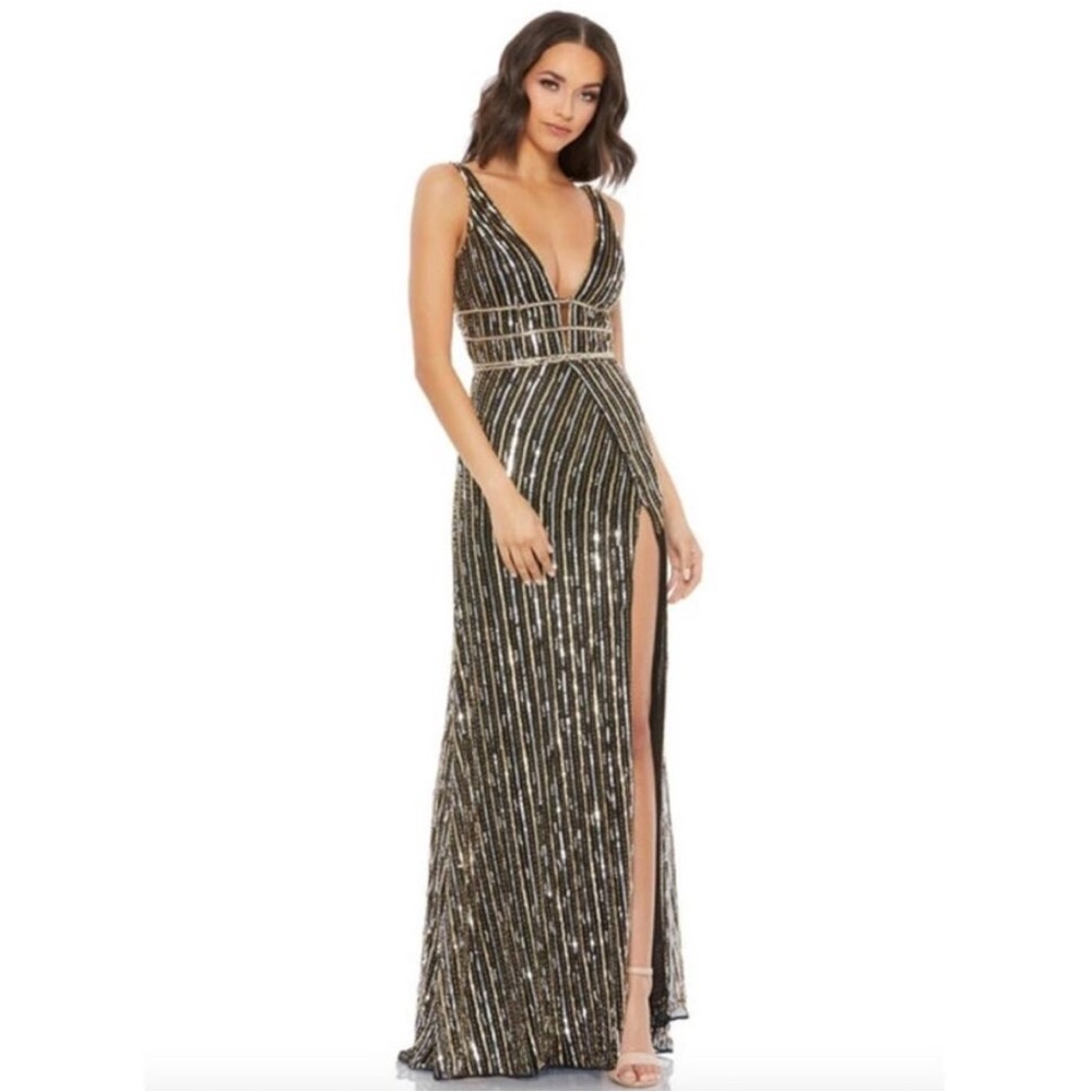 MAC DUGGAL Dress Size 4 Evening Gown Sequin Black NEW Gold Silver Beaded
Plunge